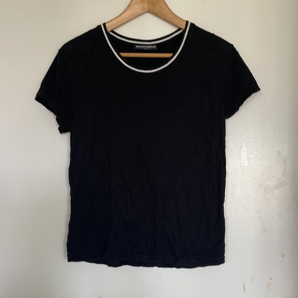 Brandy Melville t shirt - Picture 3 of 3